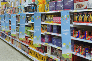 chocolate-easter-eggs-on-sale-in-large-tesco-supermarket-london-england-E9XBJH